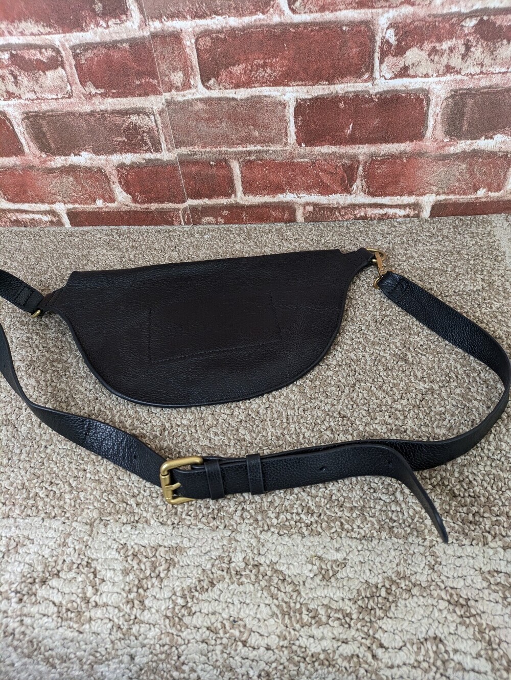 Banana Republic Crossbody Belt Bag Black Pebbled Leather Crescent Fanny Pack - Picture 8 of 9